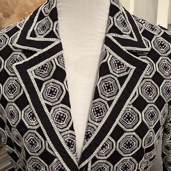 Tahari Calypso Coat Black White Geometric Embroidered Jacket Size Small - Picture 2 of 7